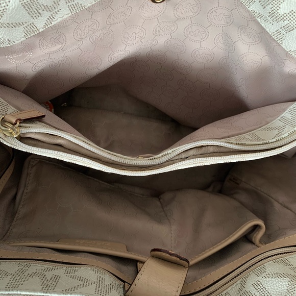 Michael Kors handbag - Picture 4 of 6